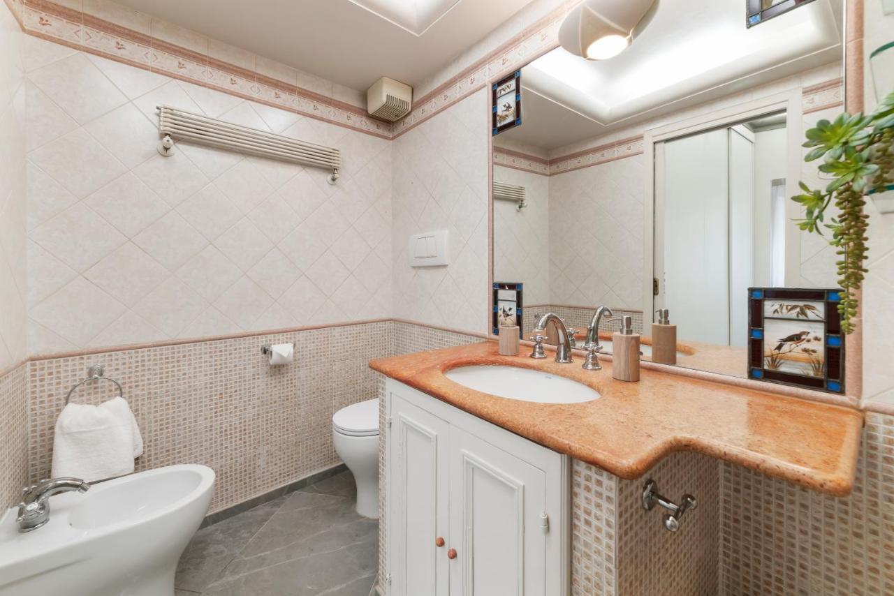 Bmga L Viapaola43 Palace Rom Exteriör bild